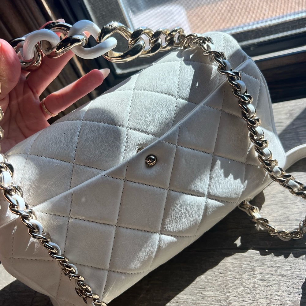 Lambskin Quilted Resin Bi-Color Chain Flap Bag White - Picture 10 of 12